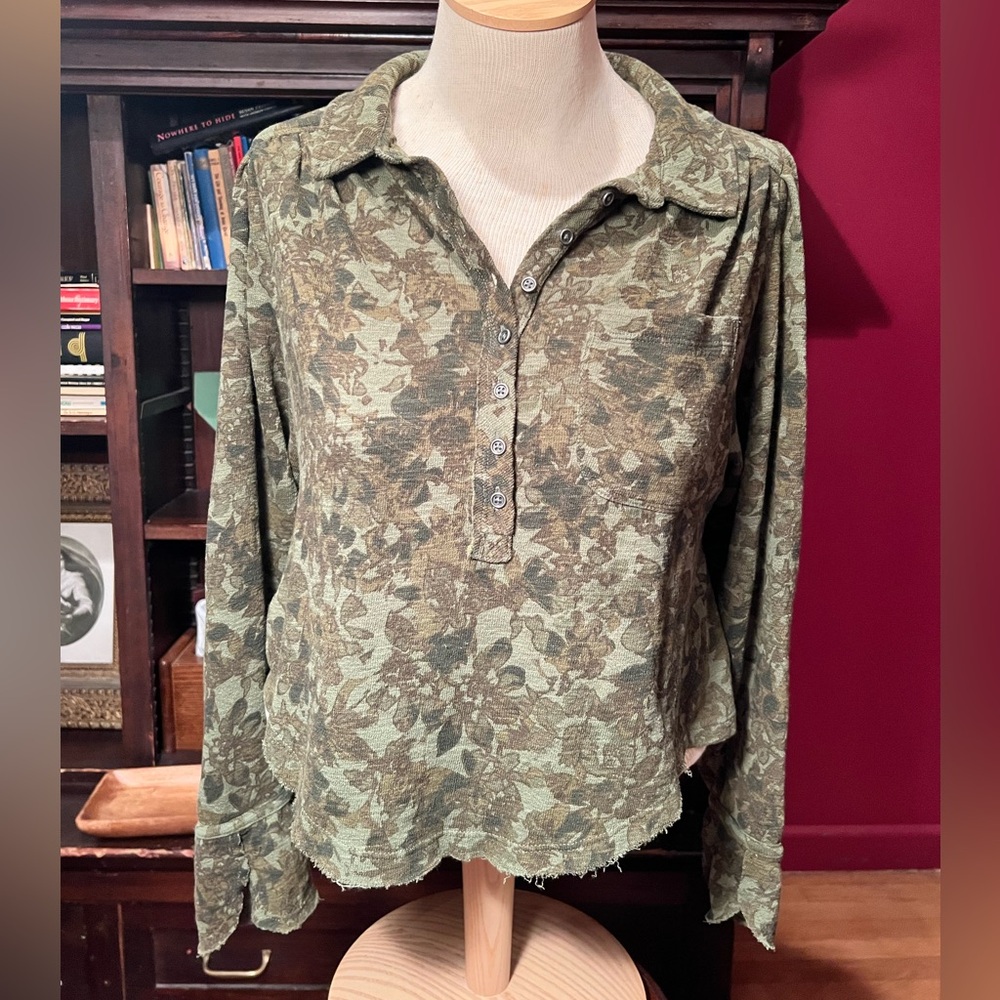 Anthropologie Pilcro Green Floral Tapestry Like Camo Button Up Blouse Size Small